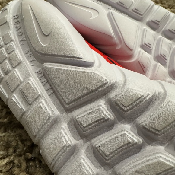 Nike Tennis Shoes - Picture 4 of 6